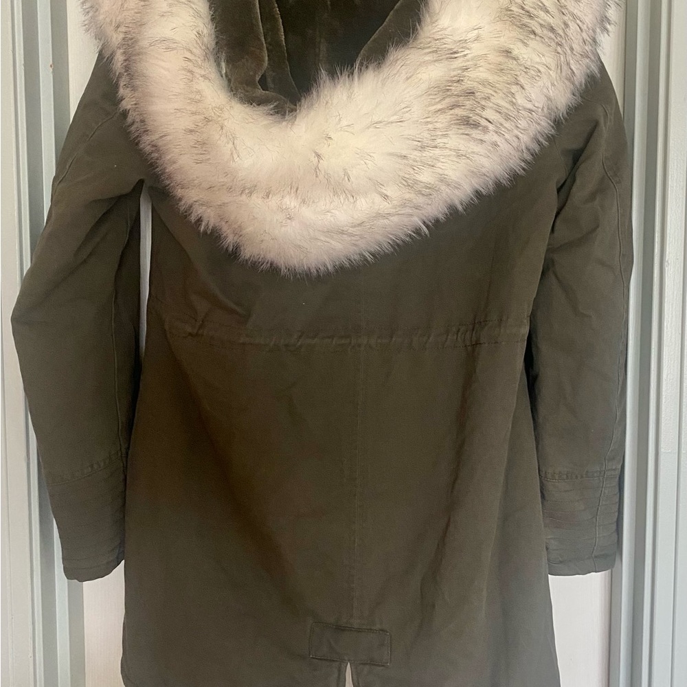 Bellivera parka, pea green, size small.